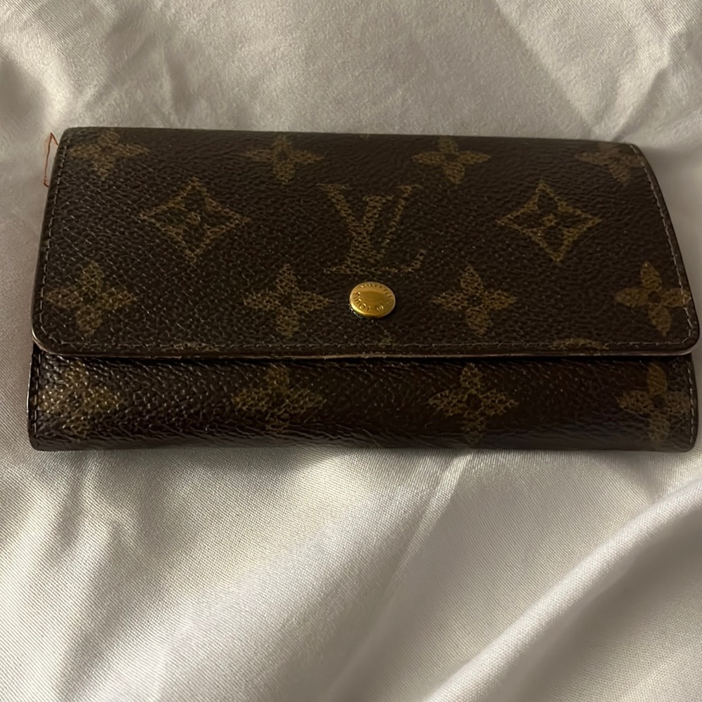 Louis Vuitton Small Wallet no card slot